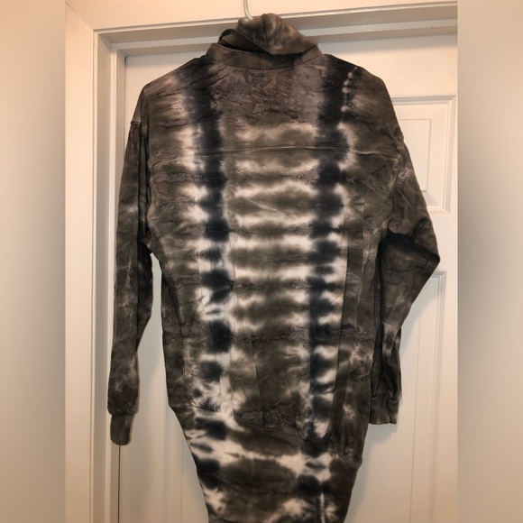 YF&B - Picture 2 of 6